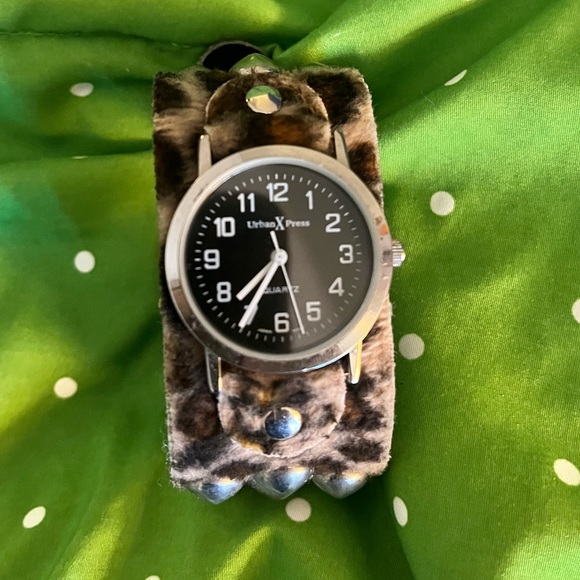 faux leopard print watch circa 2002 - Picture 1 of 2
